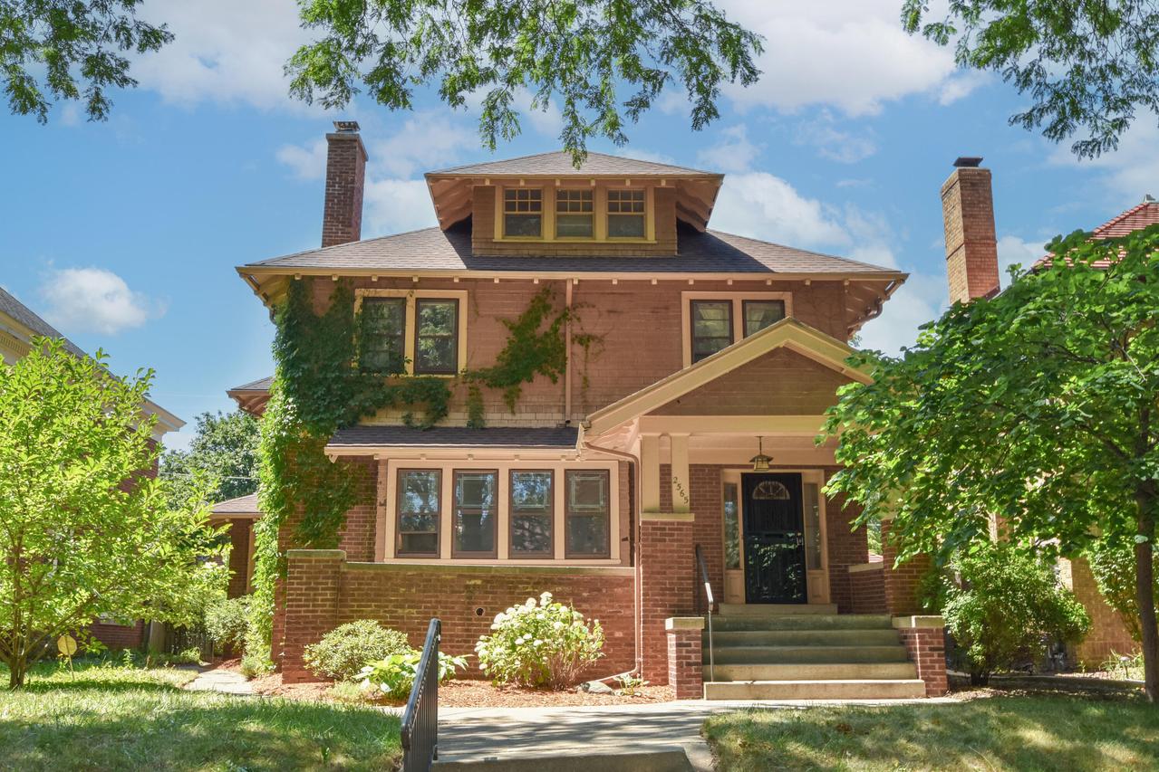 2565 N Grant Blvd, Milwaukee, WI 53210