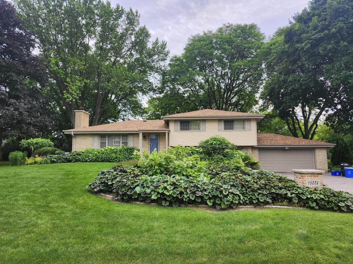 13225 Lee Ct, Elm Grove, WI 53122