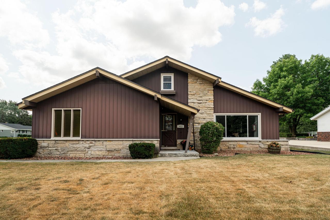 3615 W Barnard Ave, Greenfield, WI 53221