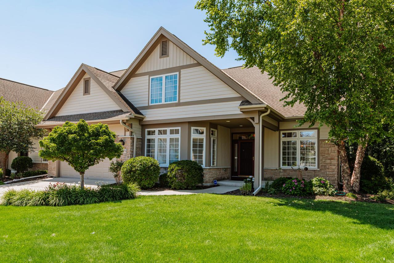 11675 N Aster Woods Cir, Mequon, WI 53092
