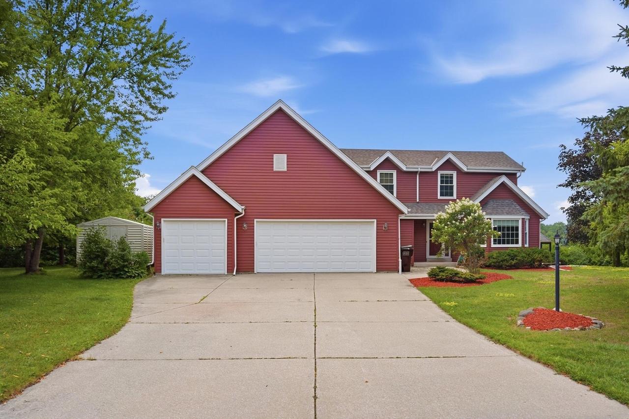 3725 S Joseph Rd, New Berlin, WI 53151