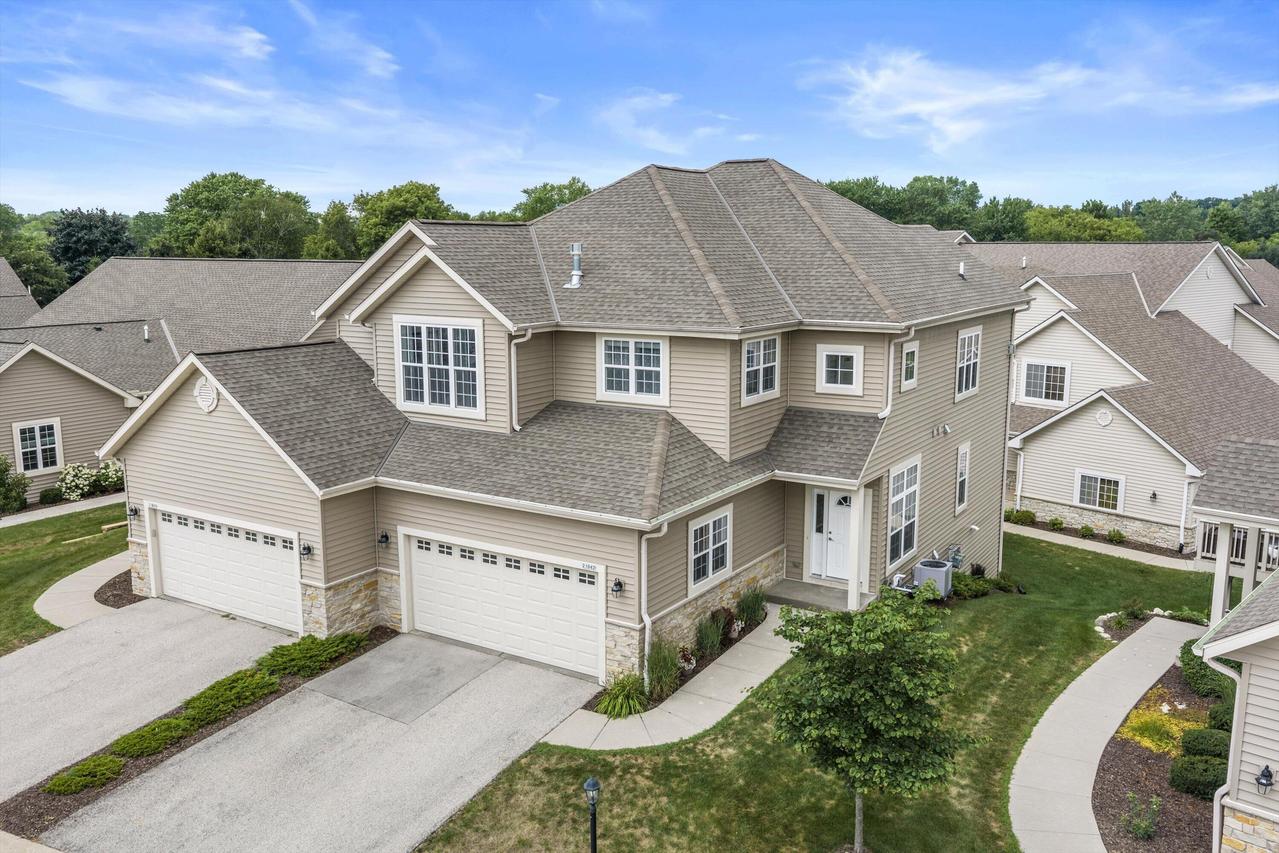 21842 S Weather Edge Cir #232, Lannon, WI 53046