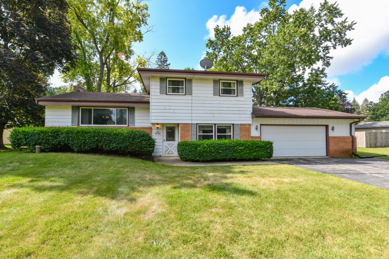 S67W13871 Fleetwood Rd, Muskego, WI 53150
