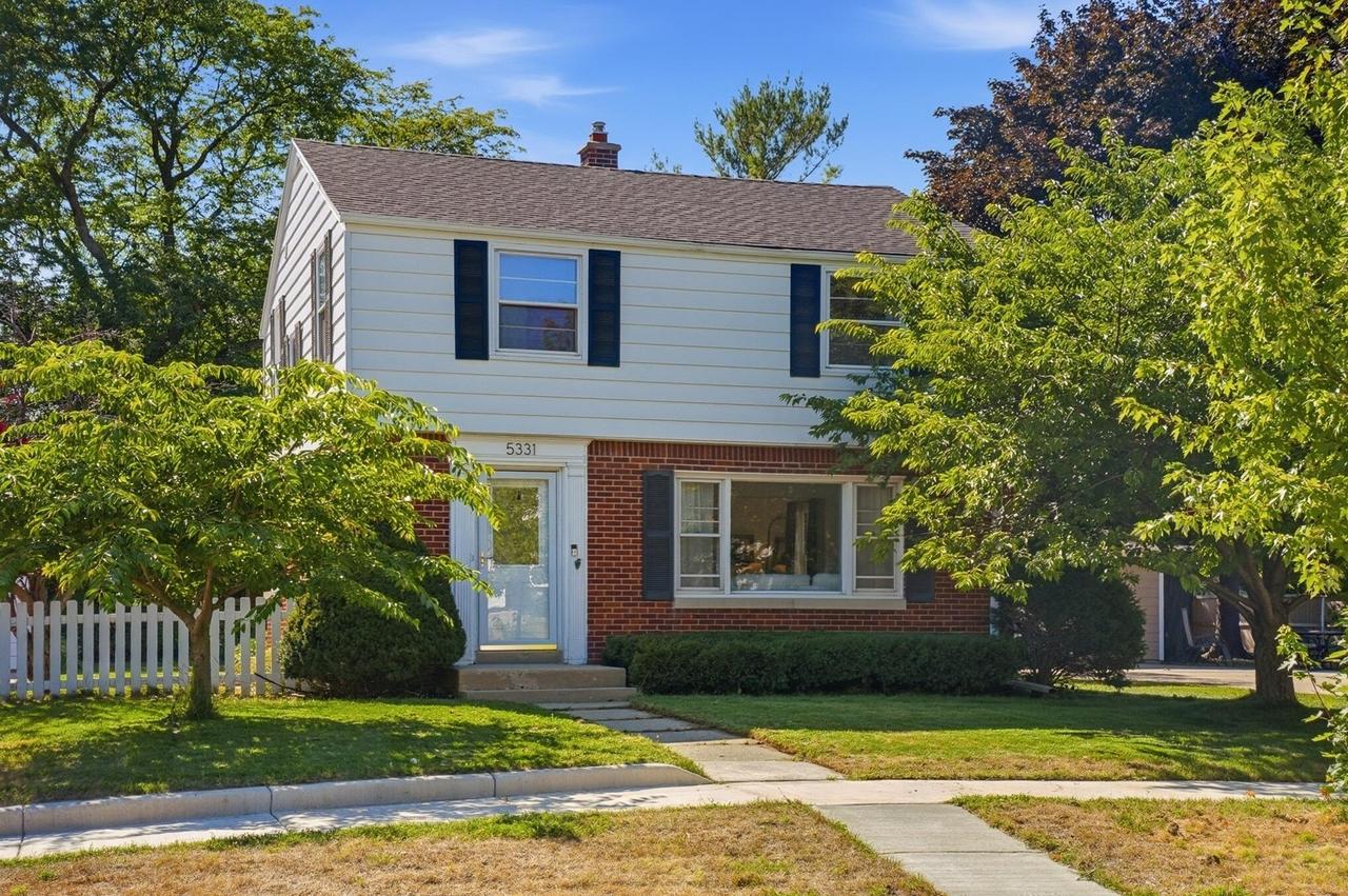 5331 N Lydell Ave, Glendale, WI 53217