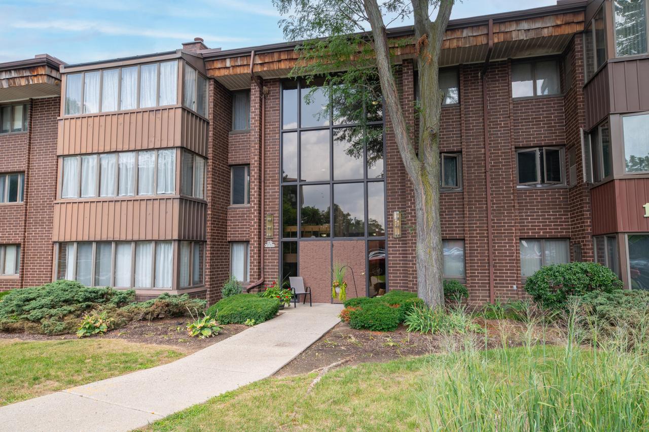N85W15700 Ridge Rd #104, Menomonee Falls, WI 53051