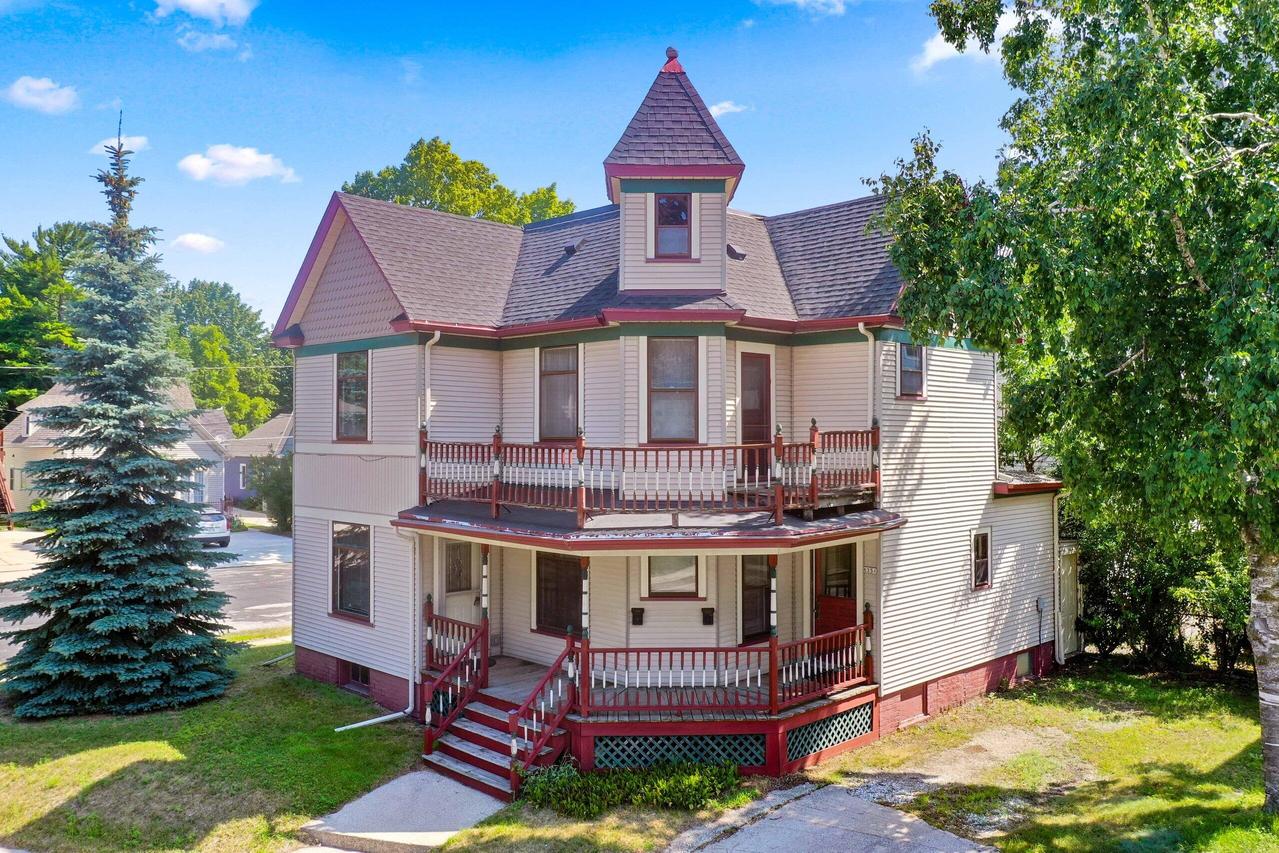 635 N Water St, Manitowoc, WI 54220
