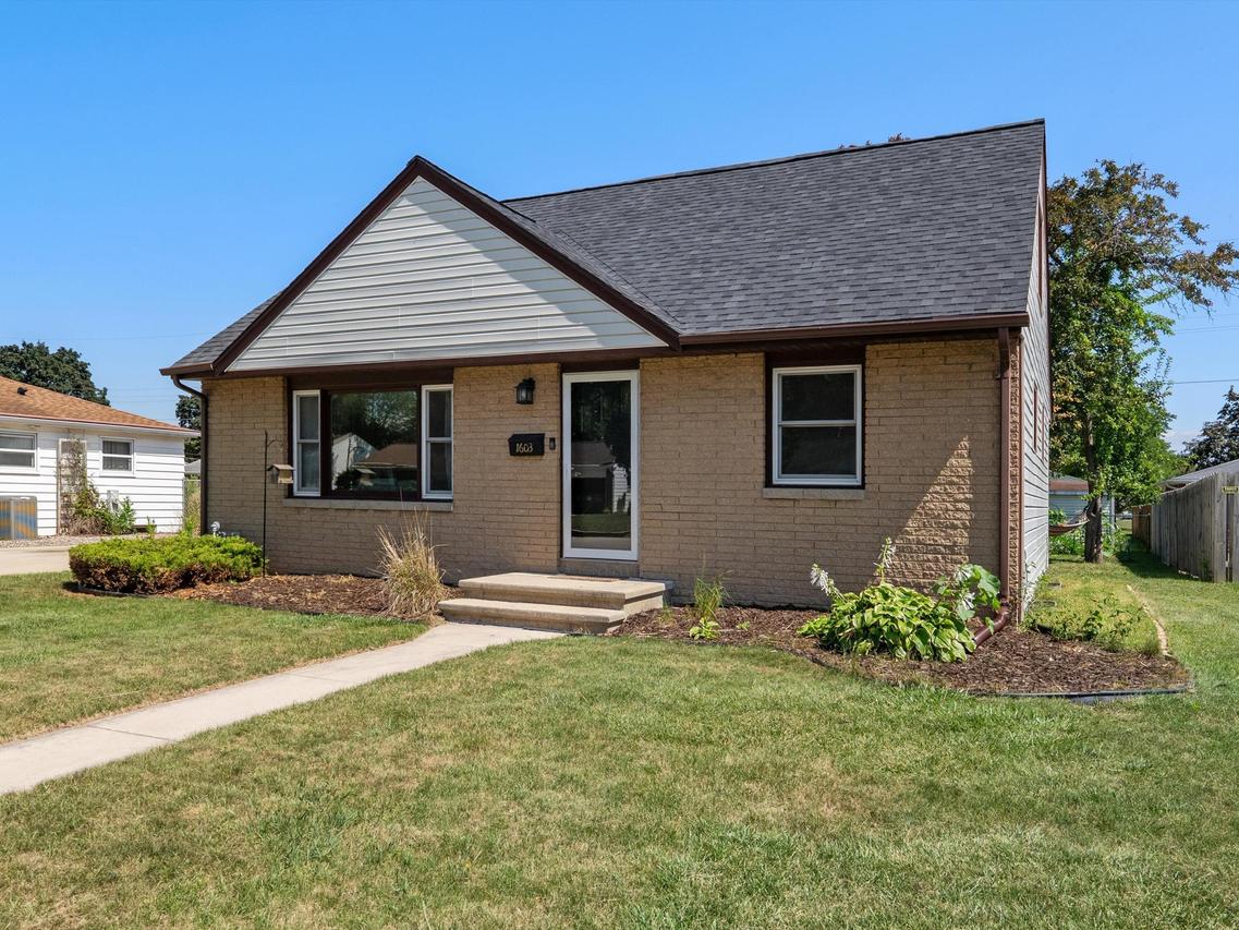 1603 Delores St, Green Bay, WI 54304