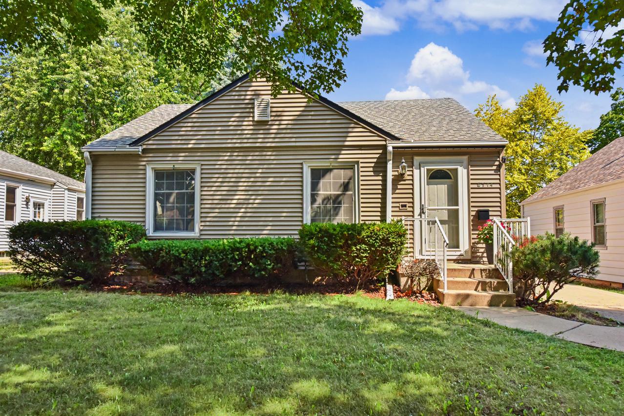 8714 W Hayes Ave, West Allis, WI 53227