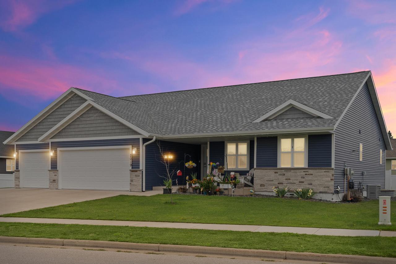 2019 Spakenburg Rd, Holmen, WI 54636