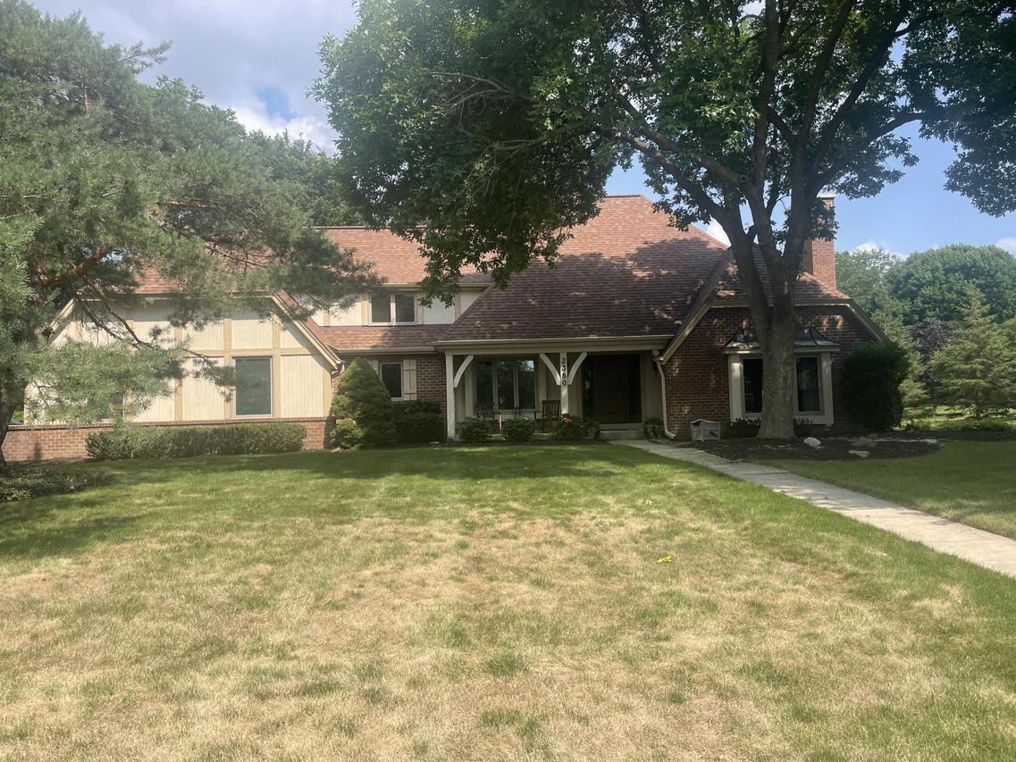 2380 N Buckingham Pl, Brookfield, WI 53045