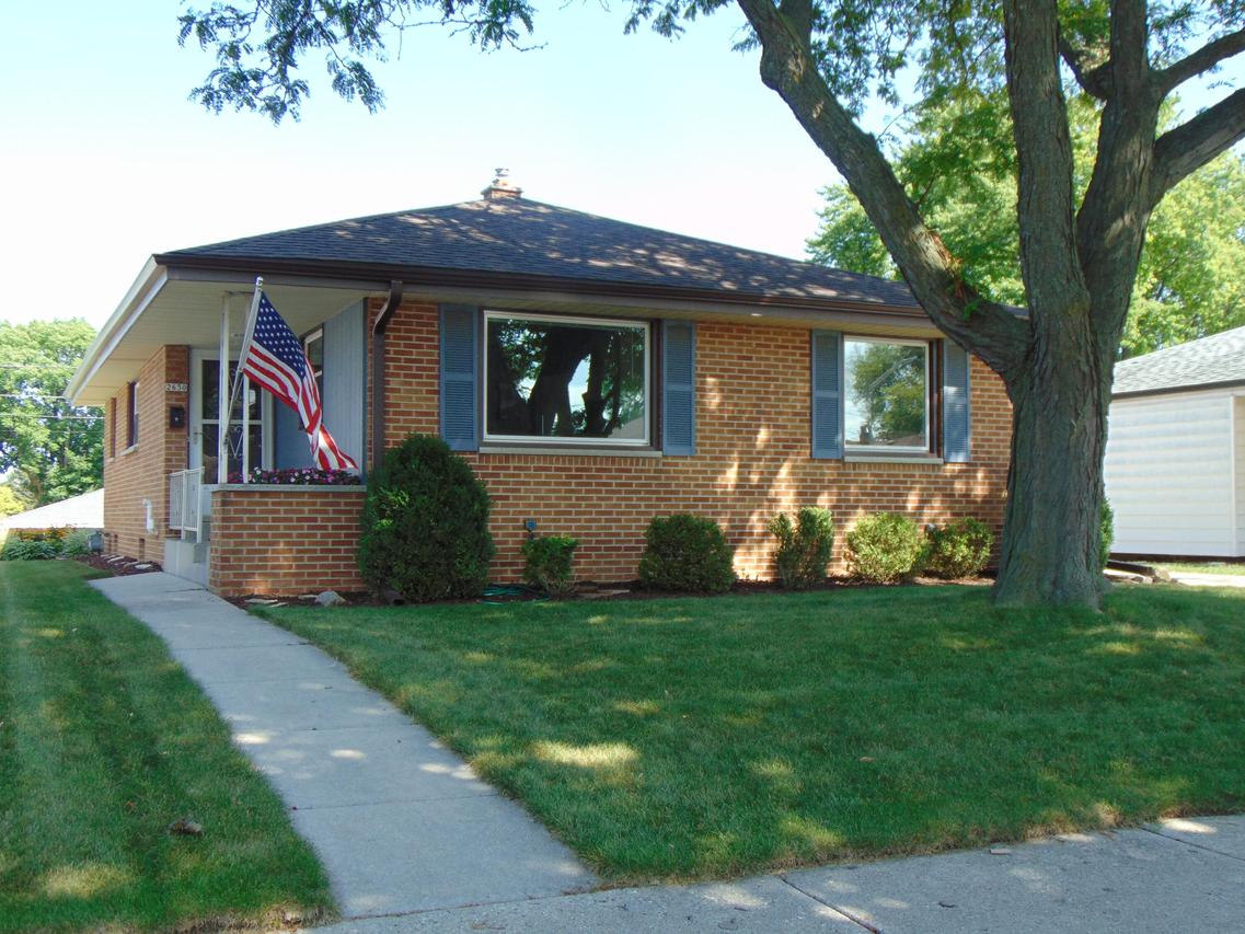 2630 S 94th St, West Allis, WI 53227