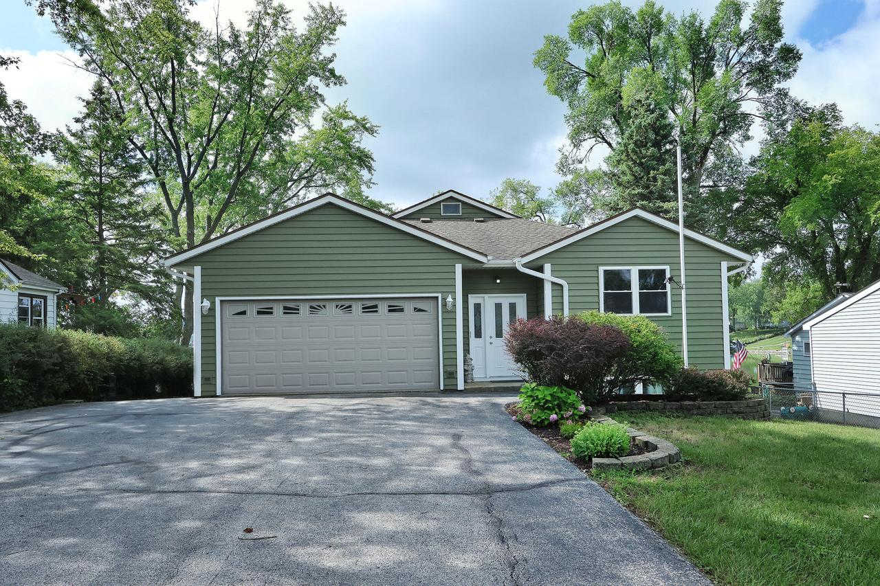 21725 118th St, Salem Lakes, WI 53104