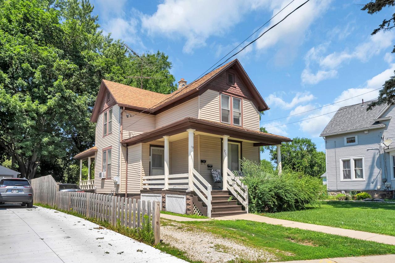 125 Edward St #127, Burlington, WI 53105