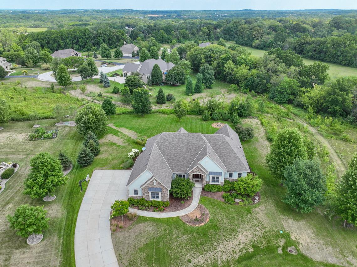 20110 Settlers Hollow, New Berlin, WI 53146
