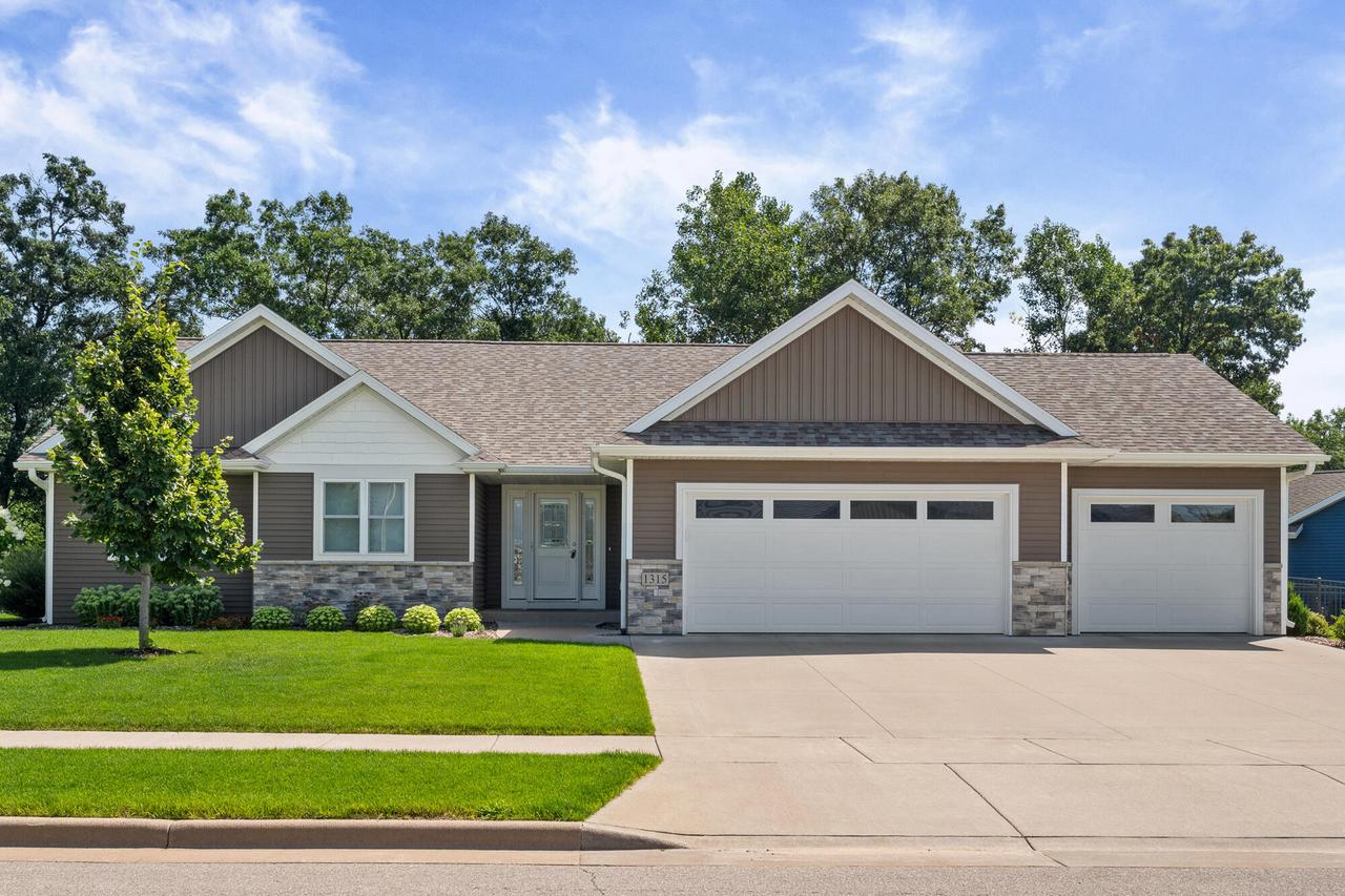1315 Bridger Dr, Holmen, WI 54636