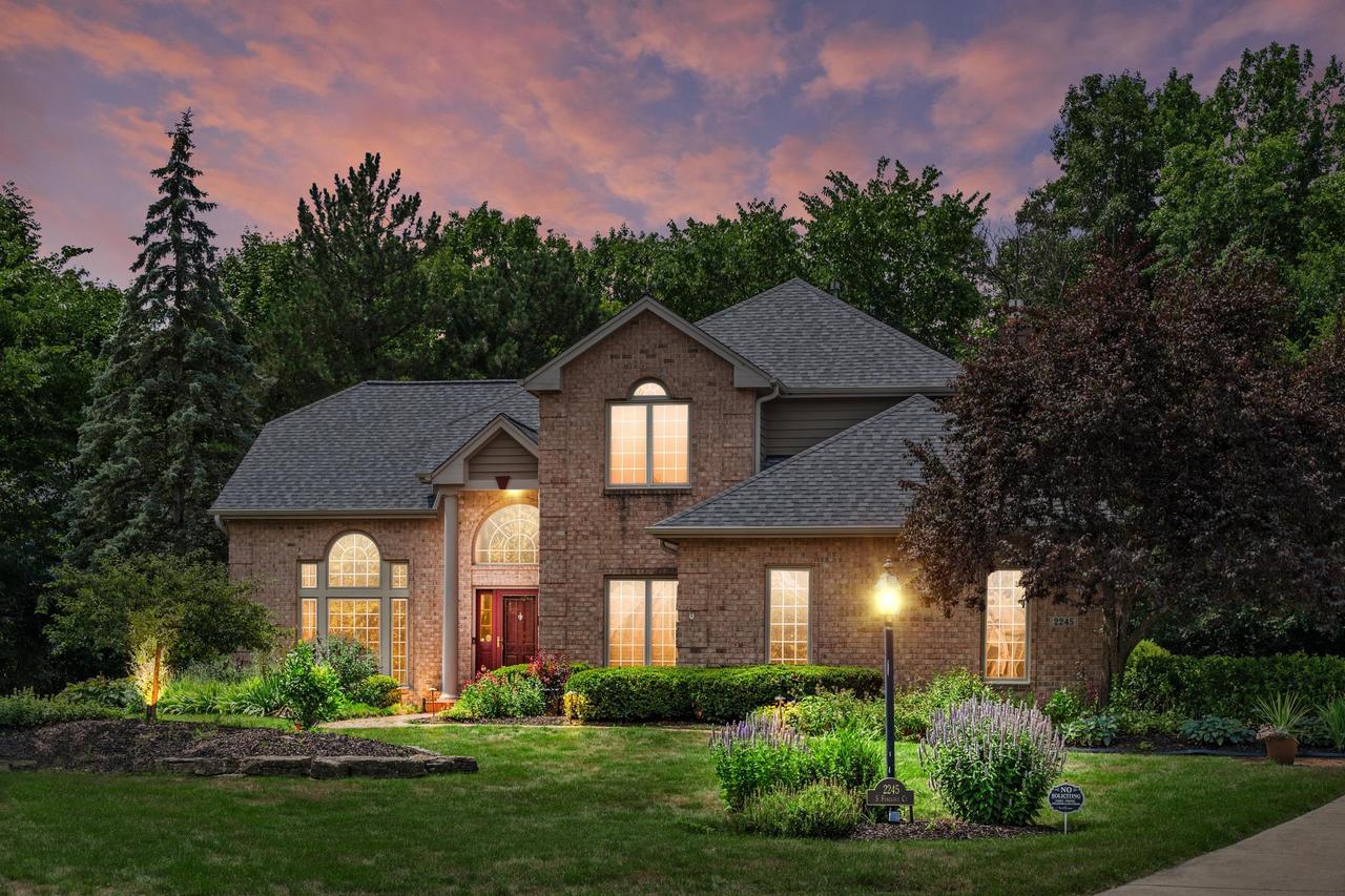 2245 S Foxglove Ct, New Berlin, WI 53151