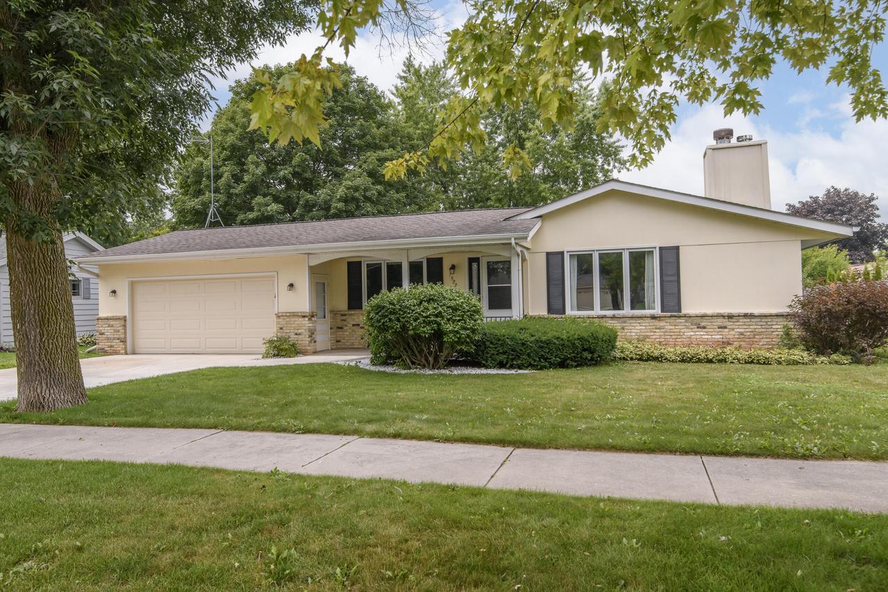 1527 N Holden St, Port Washington, WI 53074