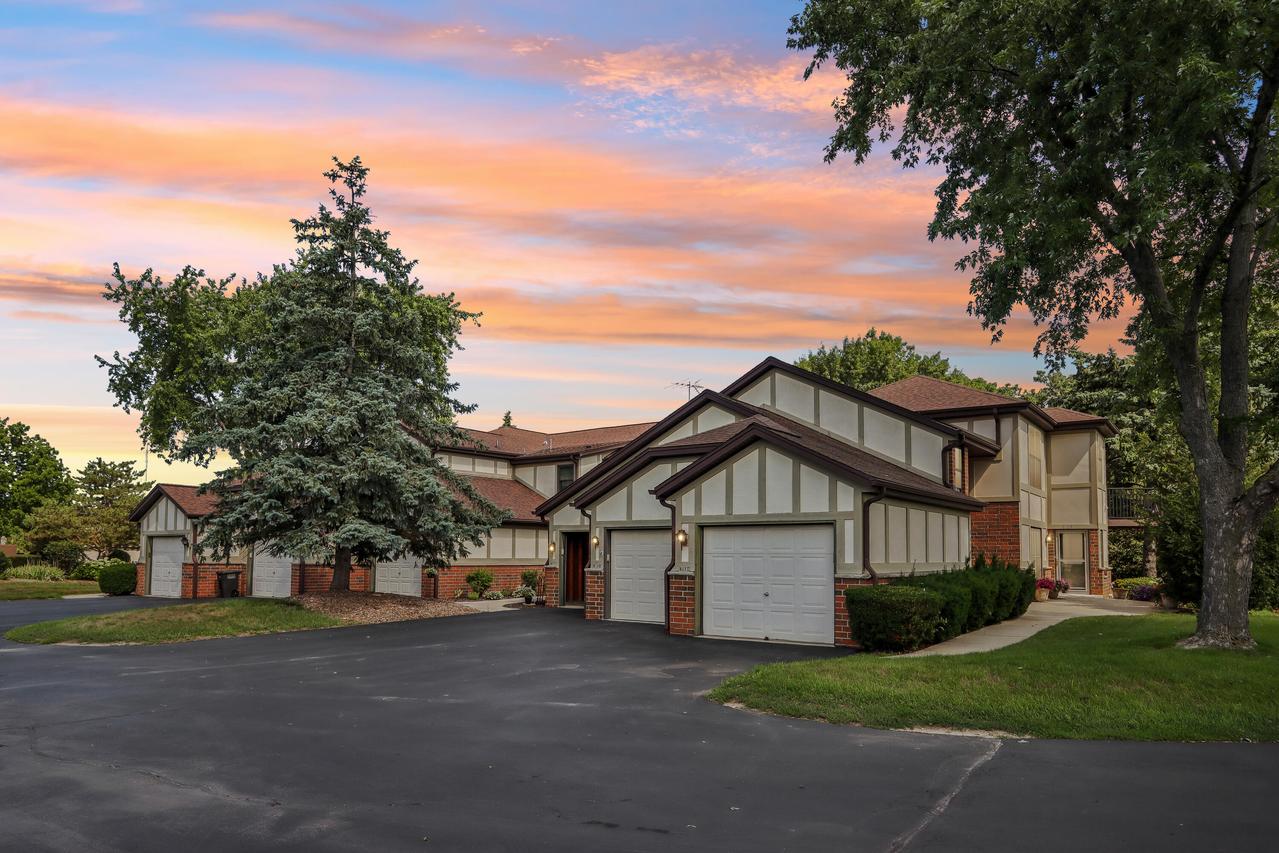 8108 S Forest Hills, Franklin, WI 53132