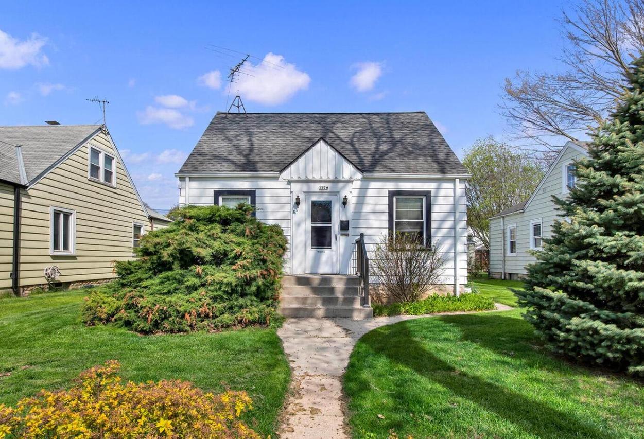 3326 S Lenox St, Milwaukee, WI 53207