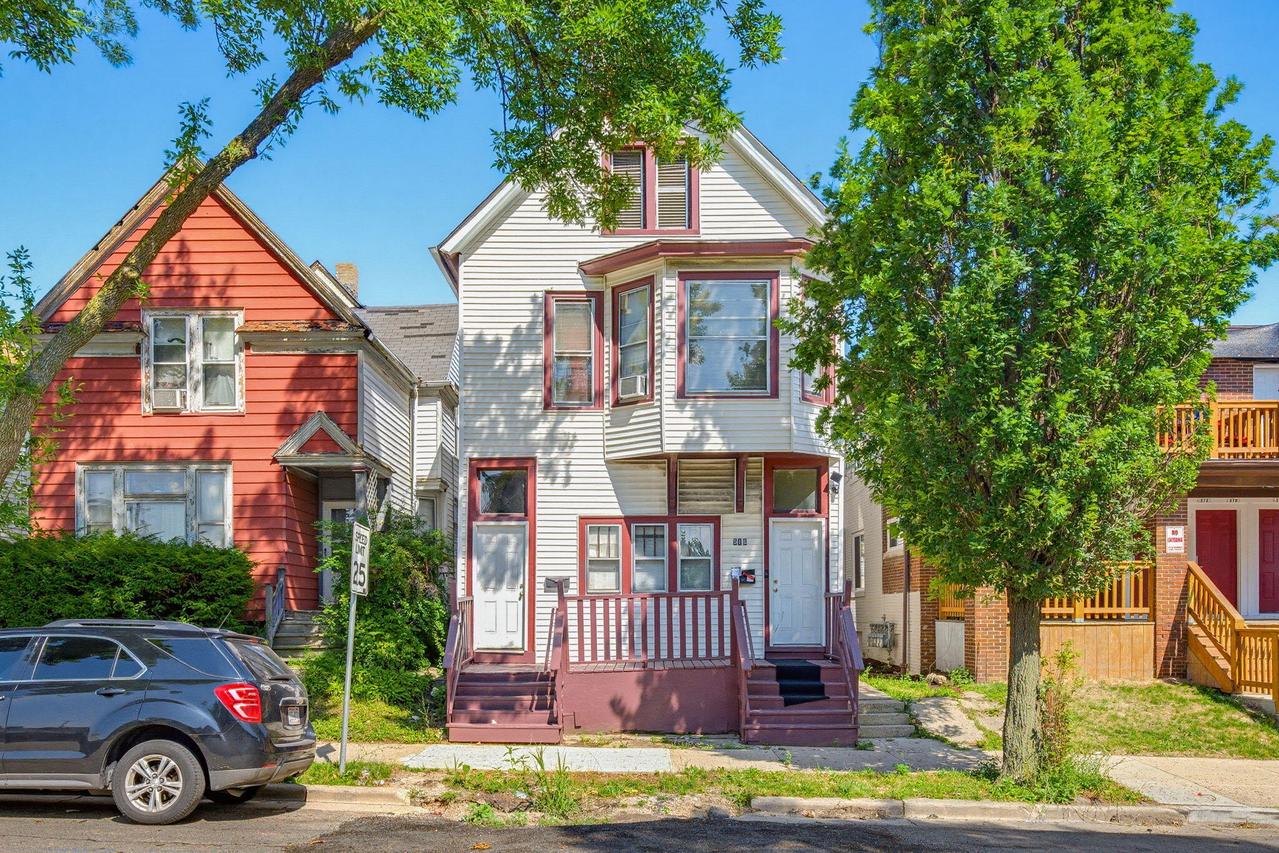 516 N 28th St #518, Milwaukee, WI 53208