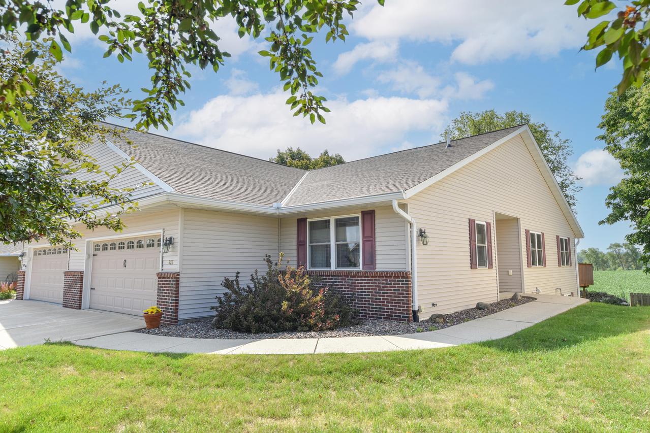 615 Ne Shna Bek Trl #9, Kewaskum, WI 53040