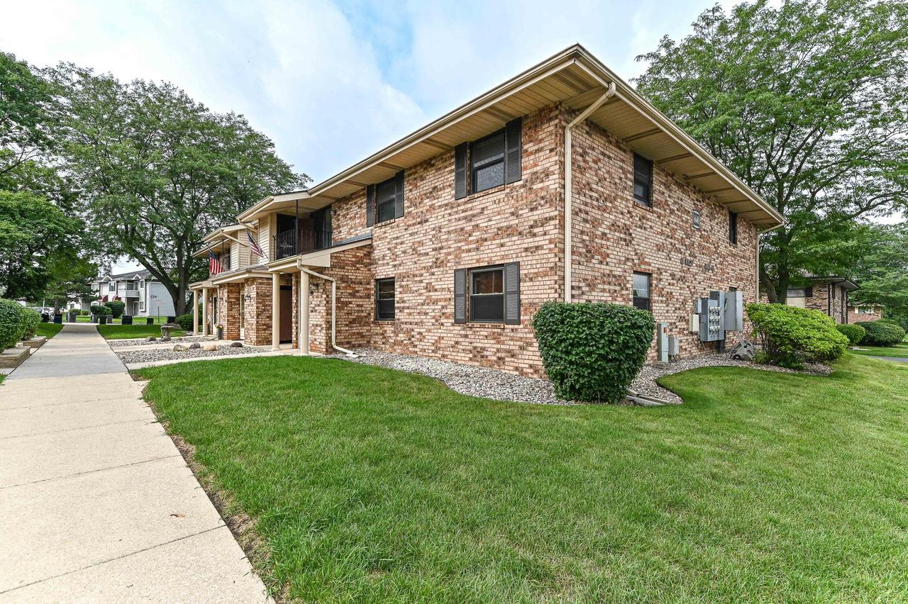 6640 Mariner Dr #202, Mount Pleasant, WI 53406