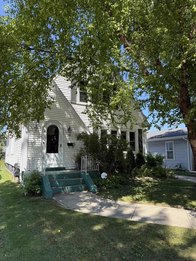 704 William St, Racine, WI 53402