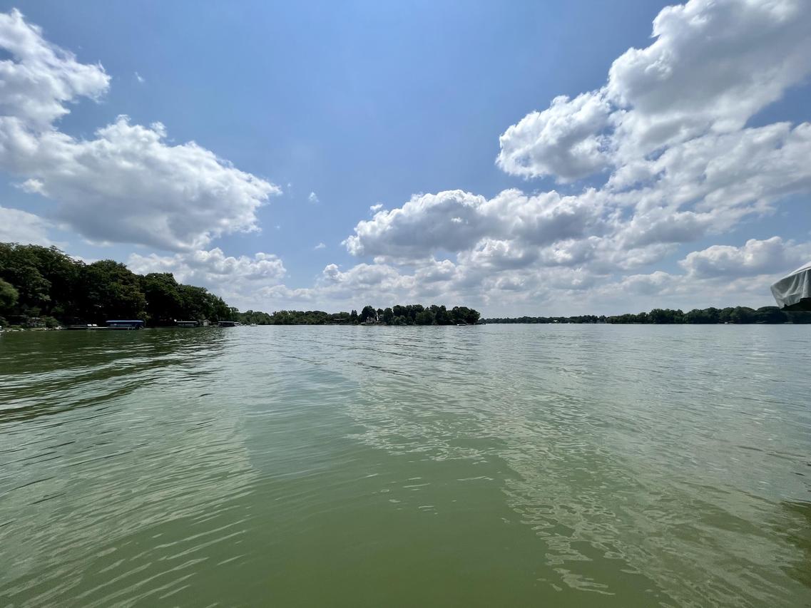 W386N5990 Blackhawk Dr, Oconomowoc, WI 53066