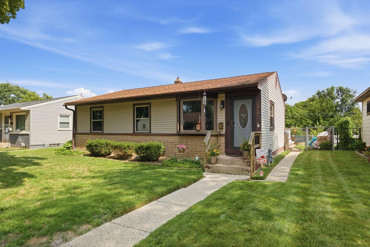 7849 W Herbert Ave, Milwaukee, WI 53218
