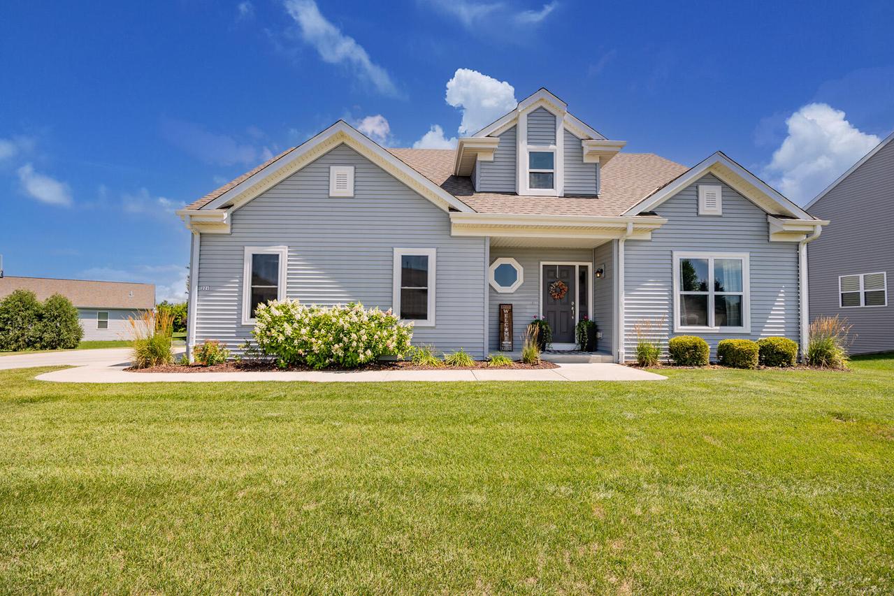 221 Arbor Point, West Bend, WI 53095