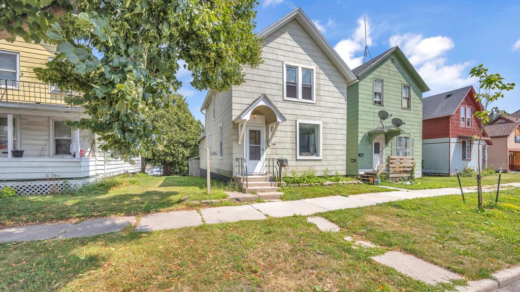 1433 S 11th St, Sheboygan, WI 53081