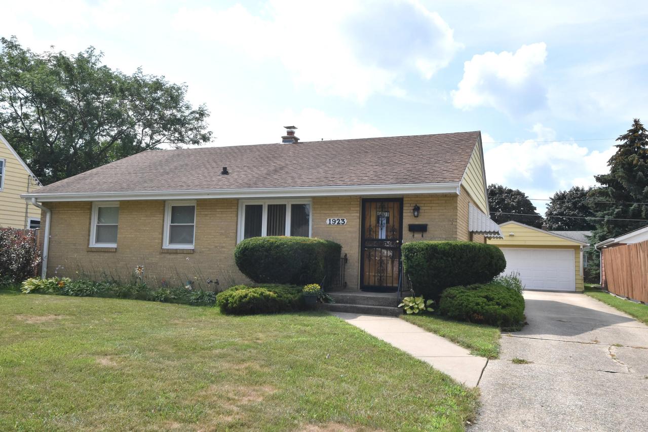 1923 Arlington Ave, Racine, WI 53403
