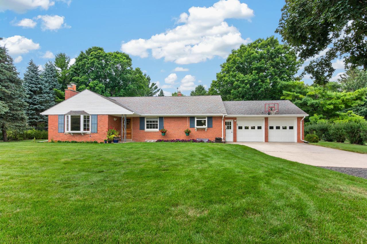 5106 Columbia Rd, Cedarburg, WI 53012