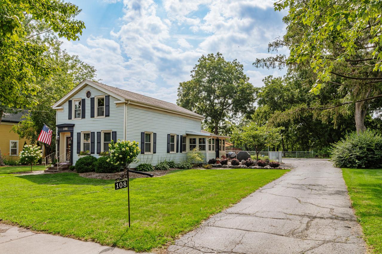 108 S State St, Rochester, WI 53167