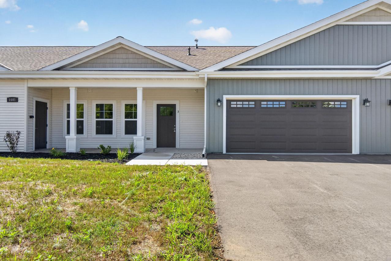 1601 Wildlife Dr #3, Kewaskum, WI 53040