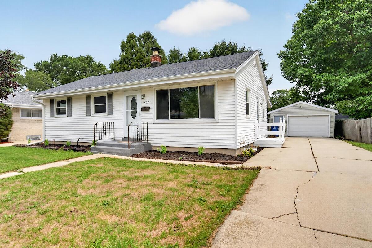3627 Regency Dr, Racine, WI 53402