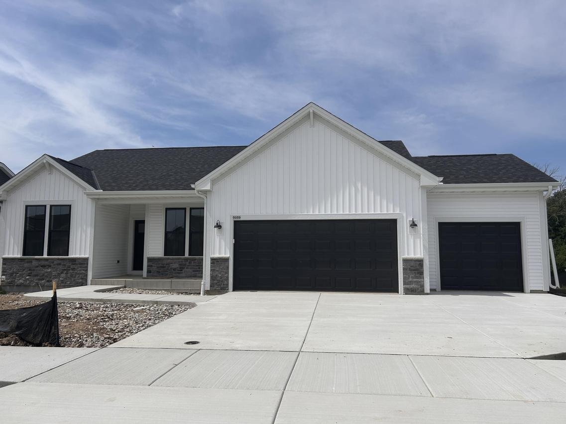 9569 S Sophia Ct, Franklin, WI 53132