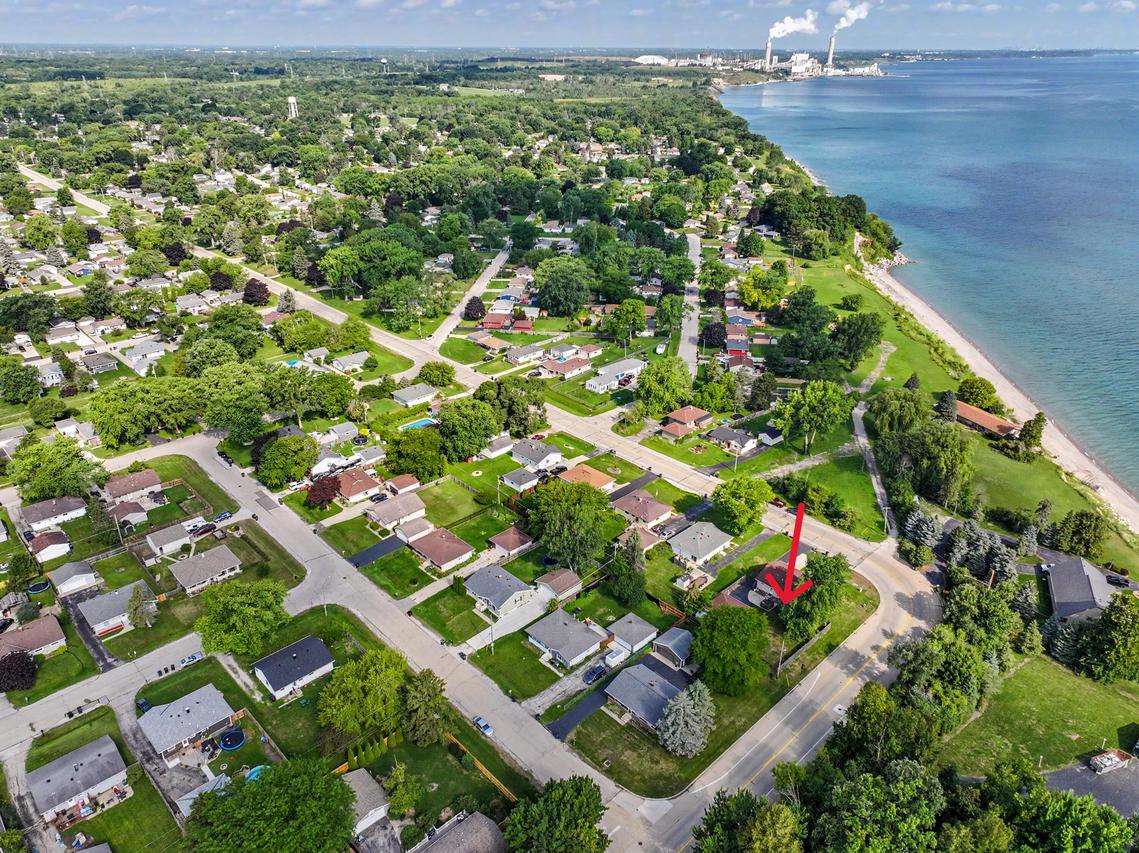2115 6 Mile Rd, Caledonia, WI 53402