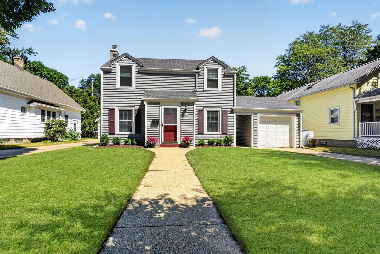 5008 N Elkhart Ave, Whitefish Bay, WI 53217
