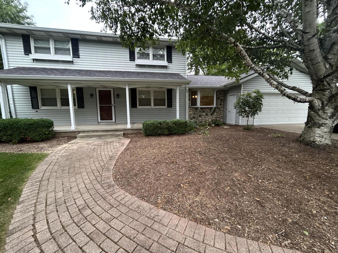 W330N5570 Linden Cir, Merton, WI 53058