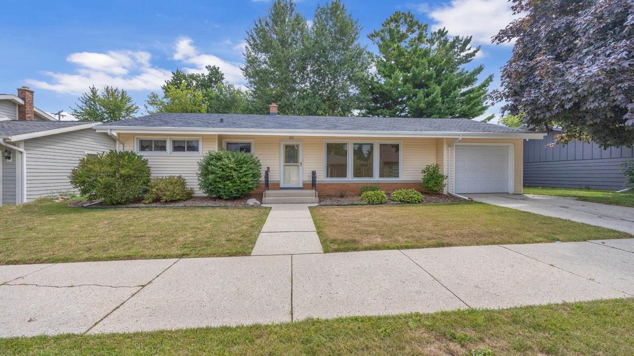 903 N 27th St, Sheboygan, WI 53081