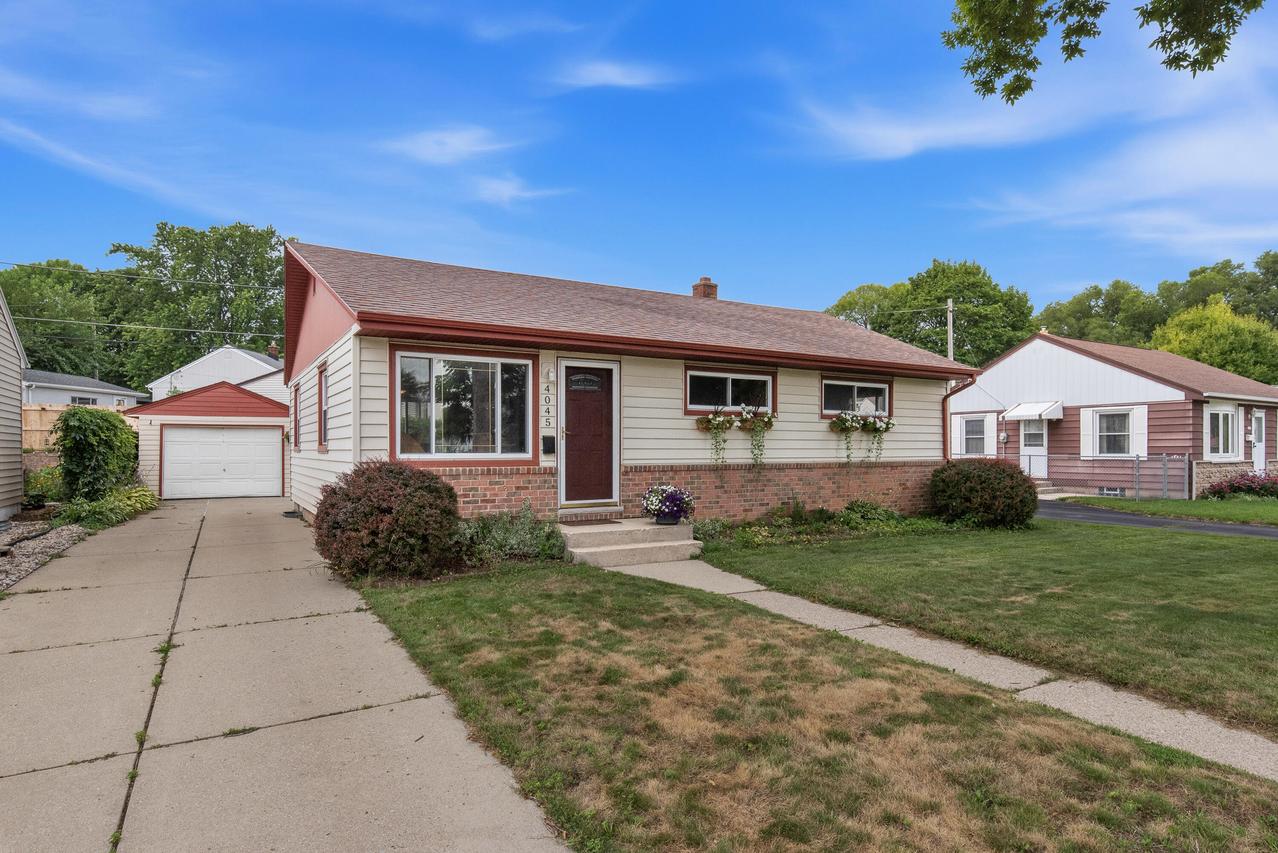 4045 S Hately Ave, Saint Francis, WI 53235