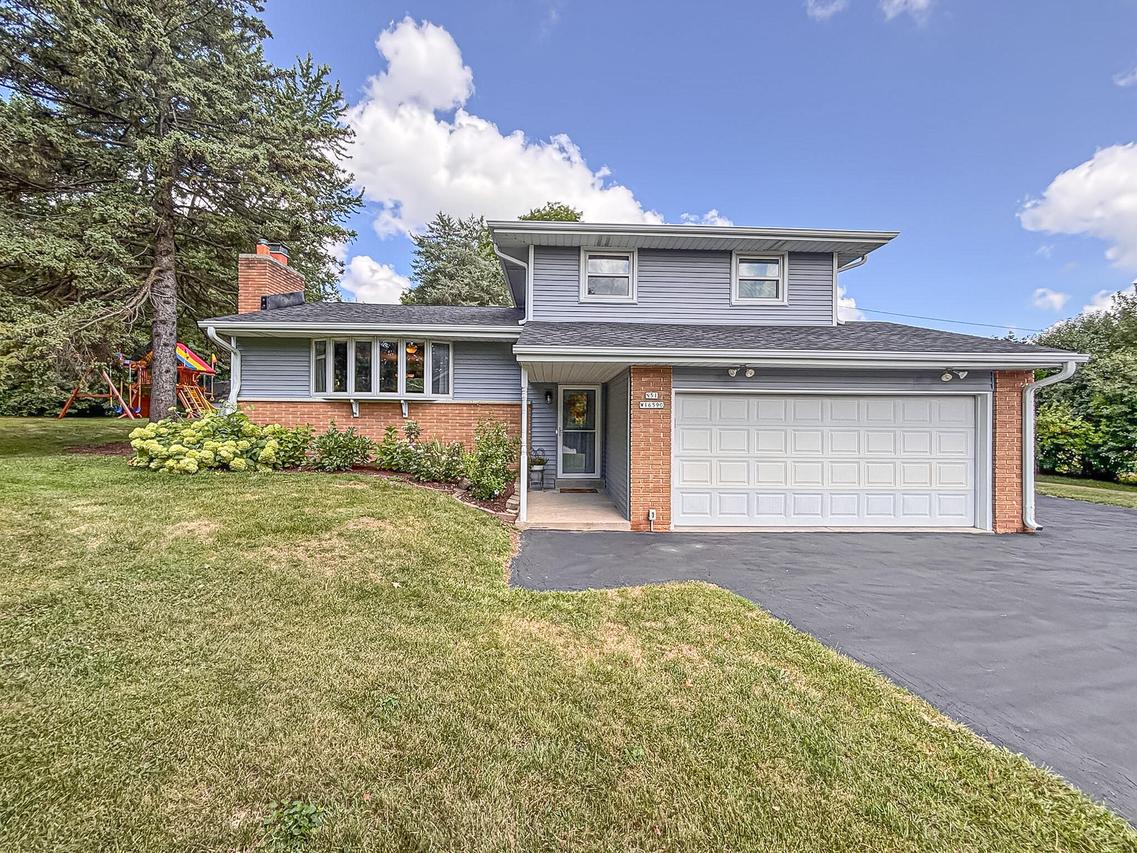 N51W16590 Fair Oak Ct, Menomonee Falls, WI 53051