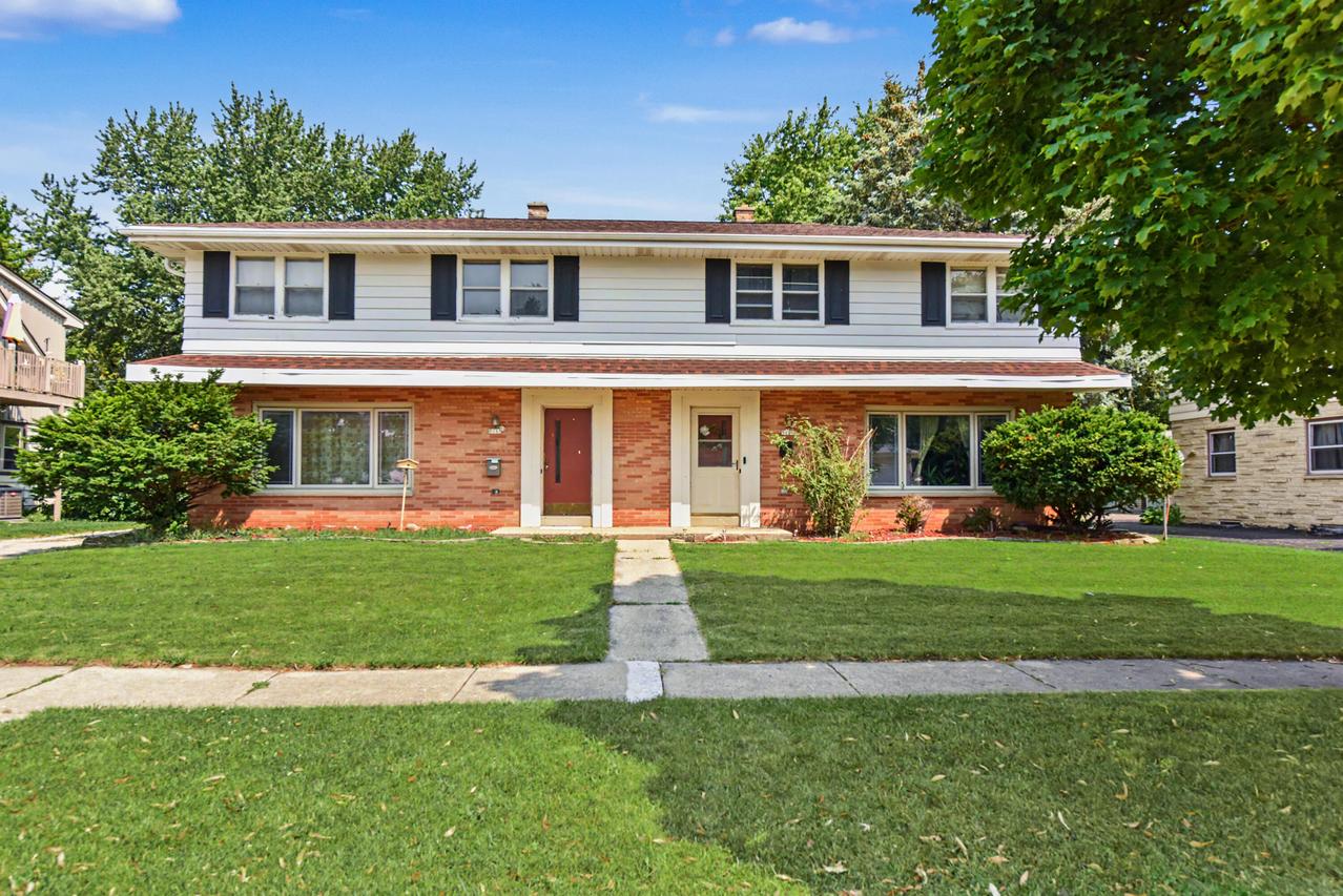 5111 Maplewood Dr #5113, Greendale, WI 53129