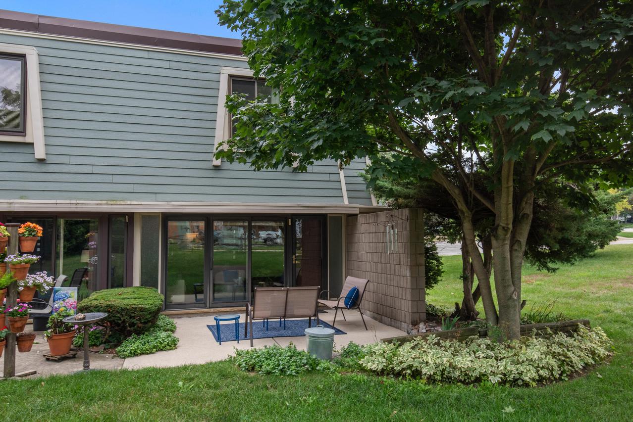 3333 5th Ave #2-J, South Milwaukee, WI 53172