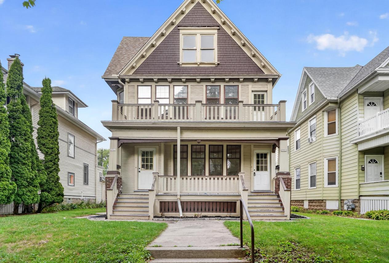 2951 N Farwell Ave #2953, Milwaukee, WI 53211