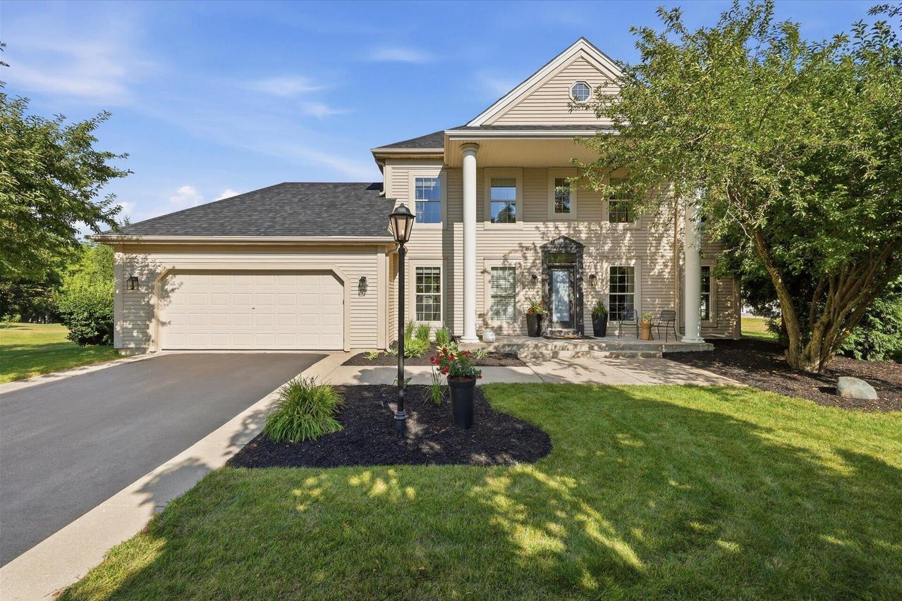 917 Parkton Dr, Waukesha, WI 53189