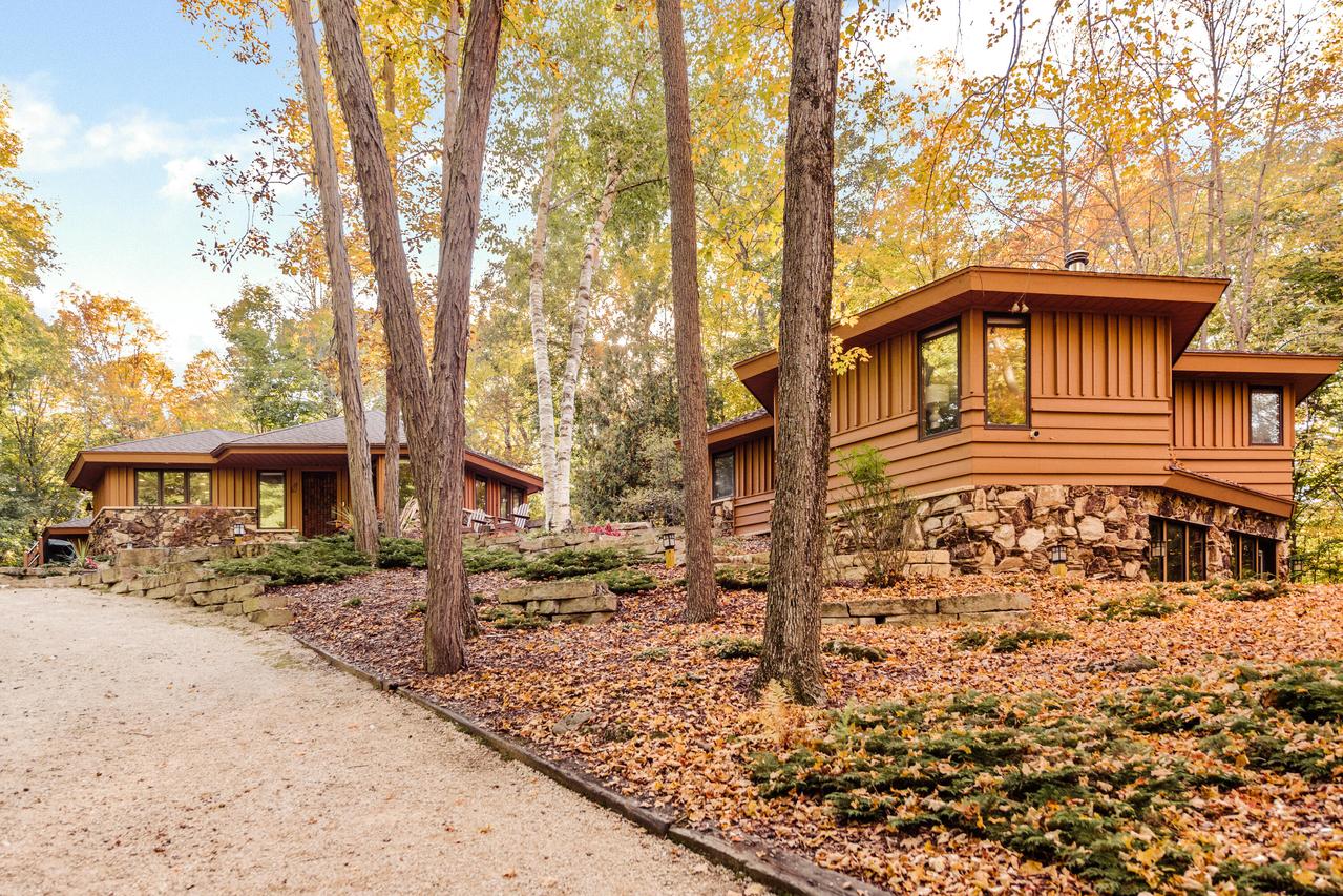 2775 E Moraine Dr, Kewaskum, WI 53040