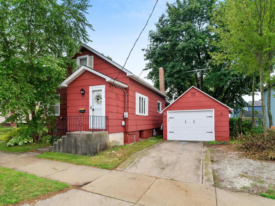 1619 21st St, Two Rivers, WI 54241