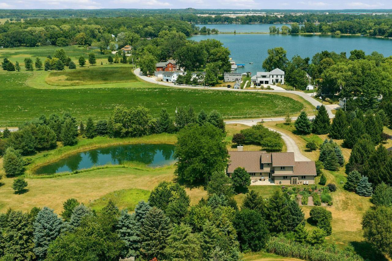 37015 Lower Lake, Summit, WI 53066